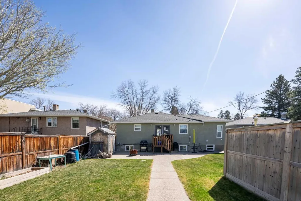 734 4 Street S Lethbridge AB T1J 2B1