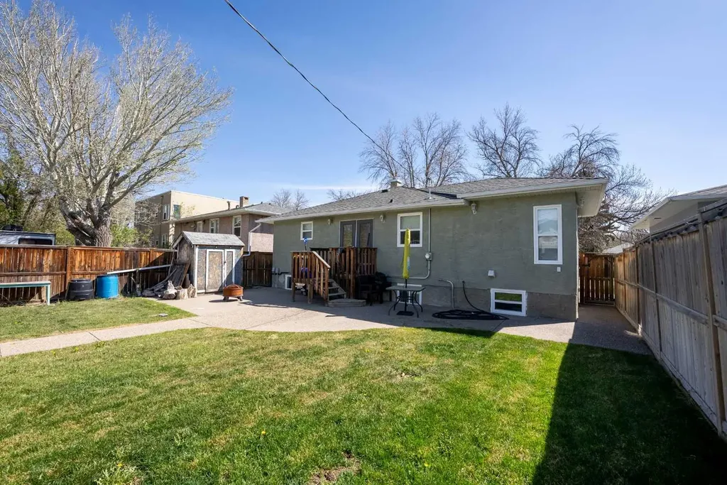 734 4 Street S Lethbridge AB T1J 2B1