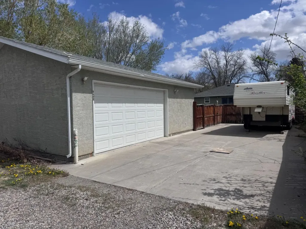 734 4 Street S Lethbridge AB T1J 2B1