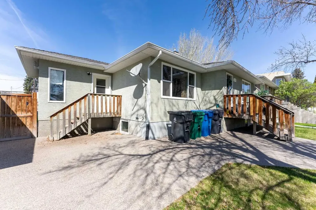 734 4 Street S Lethbridge AB T1J 2B1