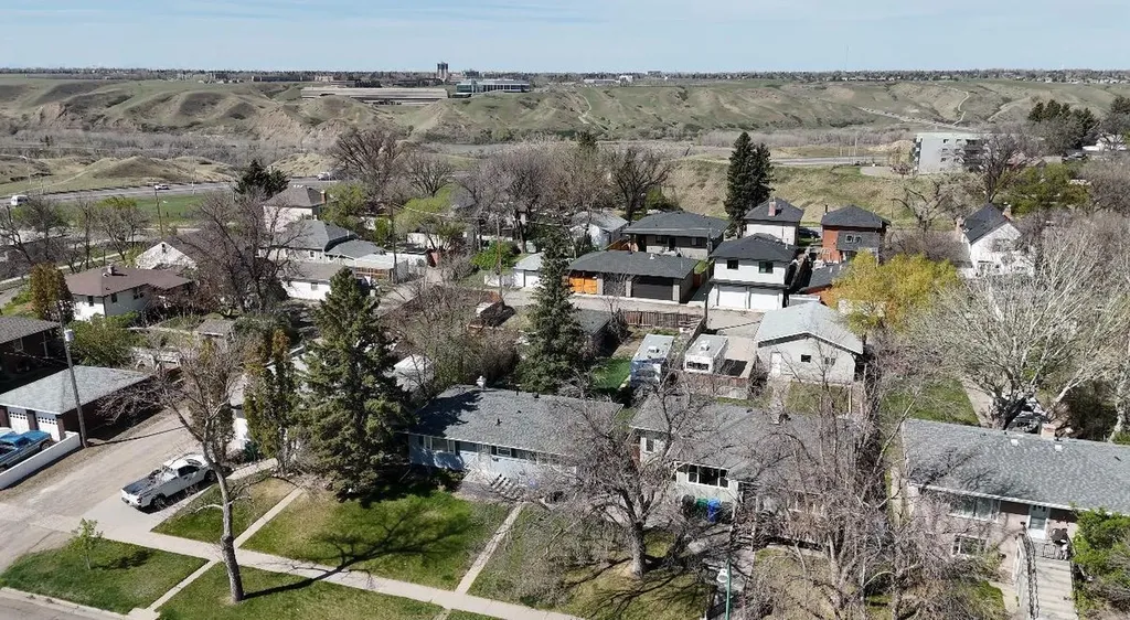 734 4 Street S Lethbridge AB T1J 2B1