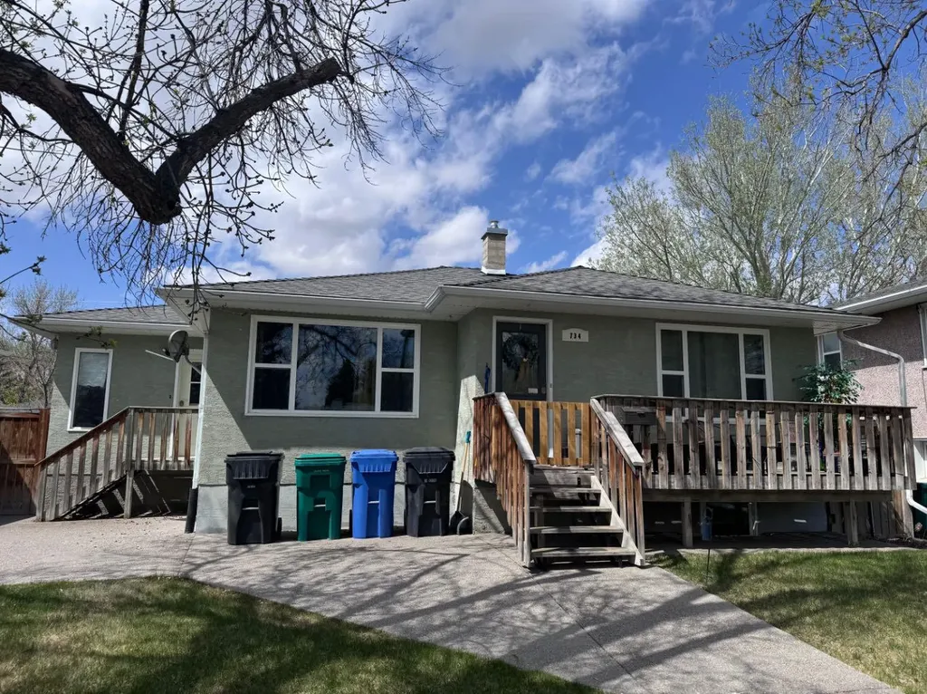 734 4 Street S Lethbridge AB T1J 2B1