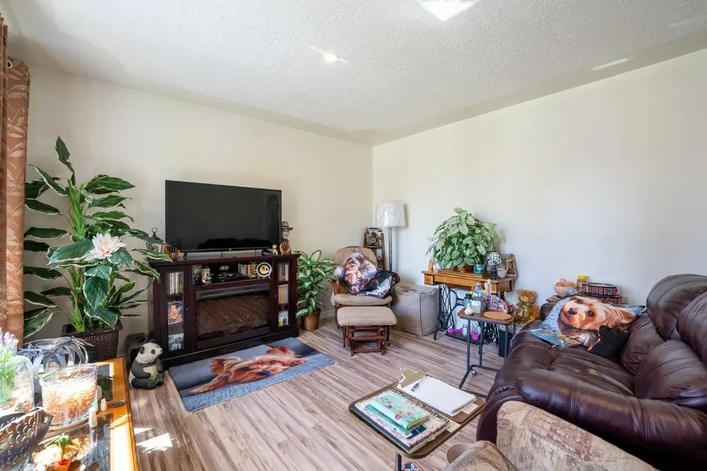 734 4 Street S Lethbridge AB T1J 2B1