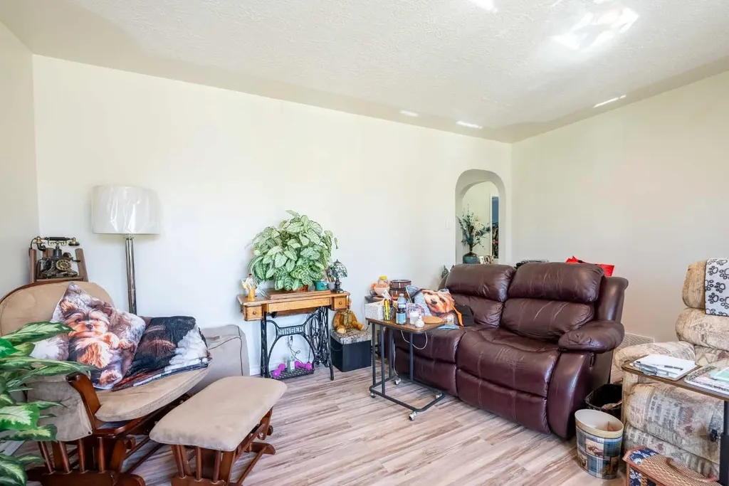734 4 Street S Lethbridge AB T1J 2B1
