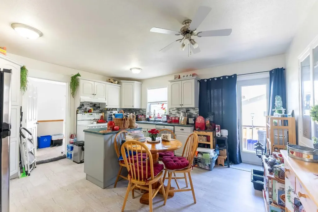 734 4 Street S Lethbridge AB T1J 2B1