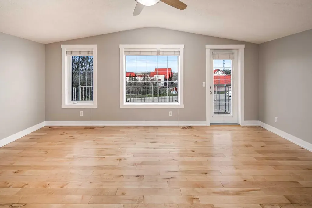 10514 Rockyledge Street NW Calgary AB T3G 5N2