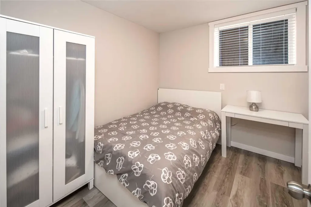 10514 Rockyledge Street NW Calgary AB T3G 5N2