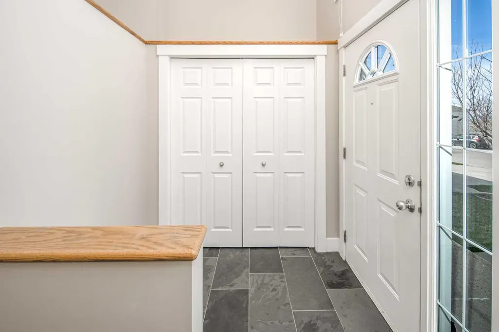 10514 Rockyledge Street NW Calgary AB T3G 5N2