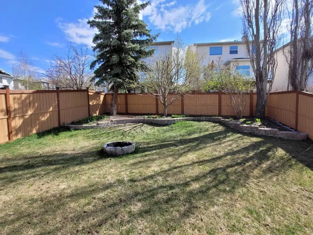 10514 Rockyledge Street NW Calgary AB T3G 5N2
