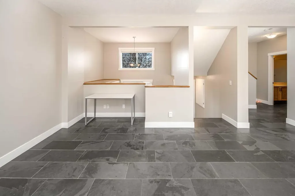 10514 Rockyledge Street NW Calgary AB T3G 5N2