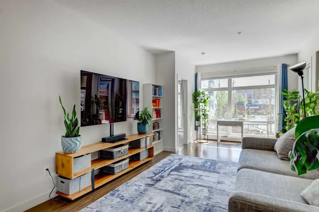 323 20 Avenue SW Calgary AB T2S 2G5