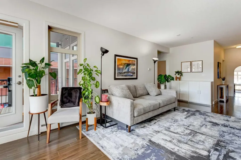 323 20 Avenue SW Calgary AB T2S 2G5