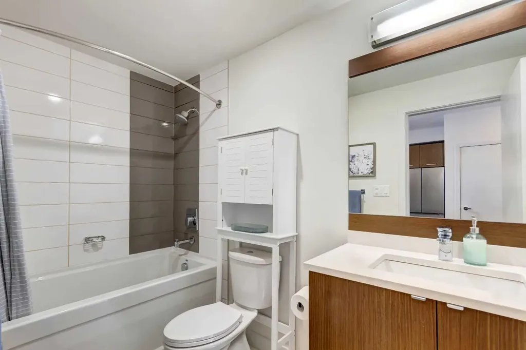 323 20 Avenue SW Calgary AB T2S 2G5
