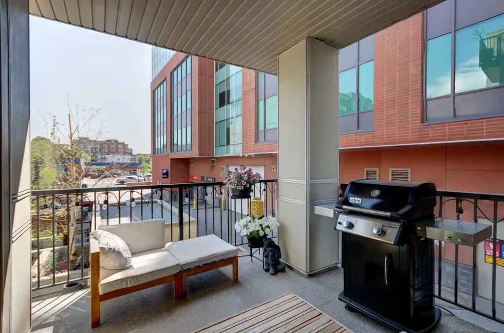 323 20 Avenue SW Calgary AB T2S 2G5