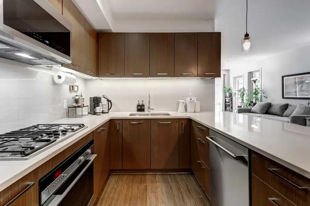 323 20 Avenue SW Calgary AB T2S 2G5