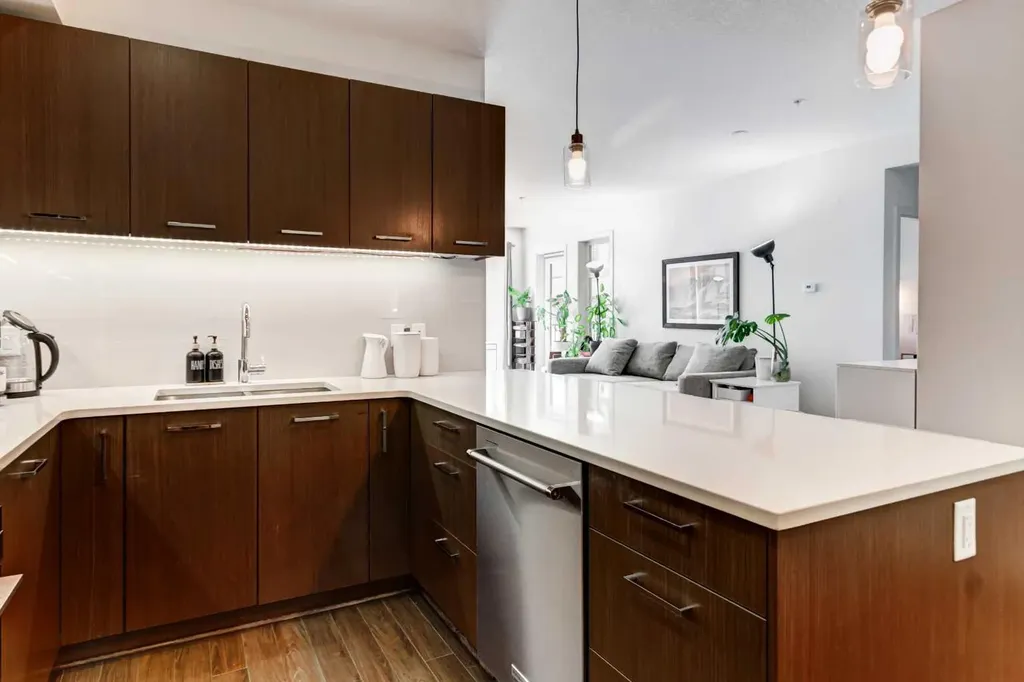 323 20 Avenue SW Calgary AB T2S 2G5