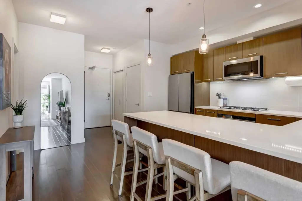 323 20 Avenue SW Calgary AB T2S 2G5