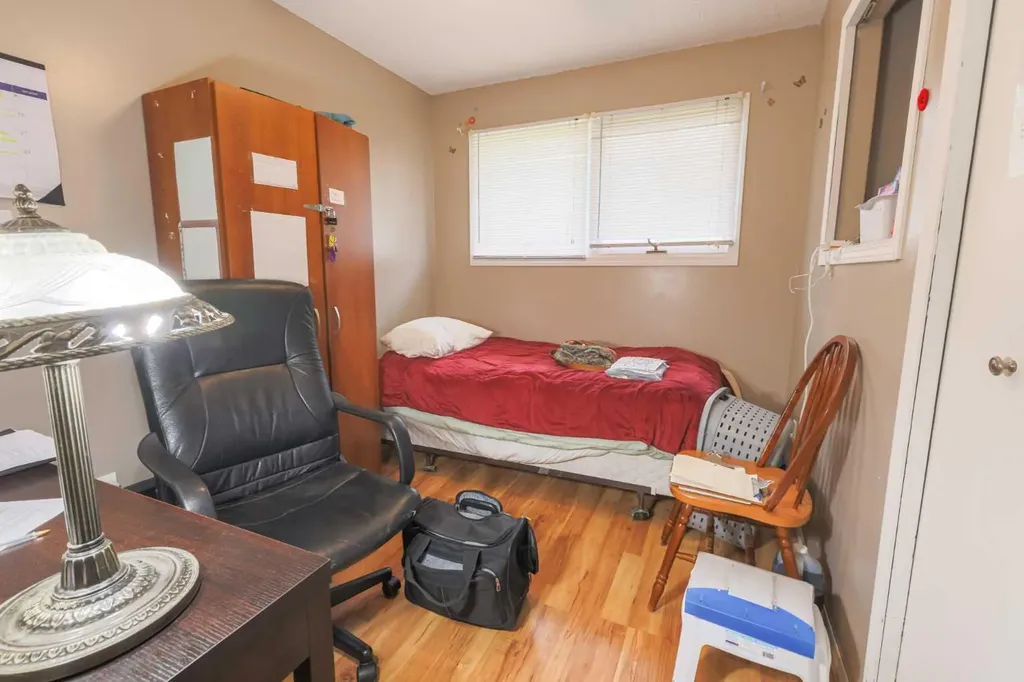 5719 60 Avenue Rocky Mountain House AB T4T1B7