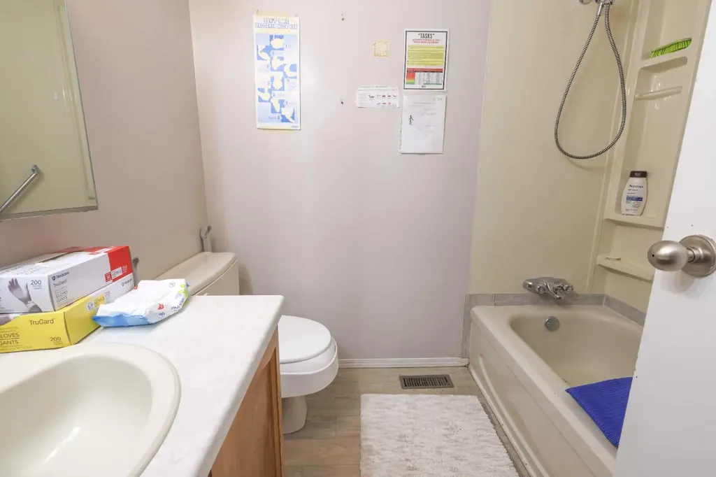5719 60 Avenue Rocky Mountain House AB T4T1B7