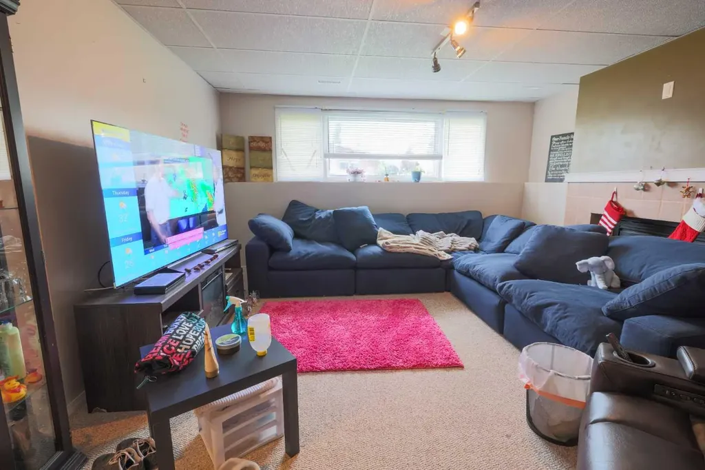 5719 60 Avenue Rocky Mountain House AB T4T1B7