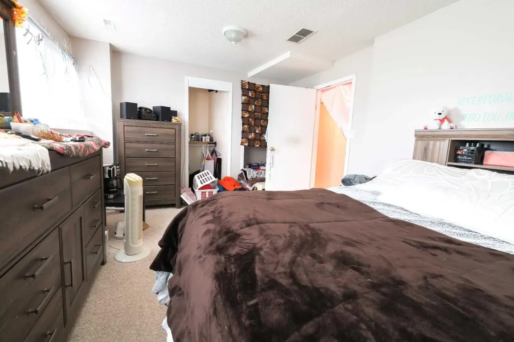 5719 60 Avenue Rocky Mountain House AB T4T1B7