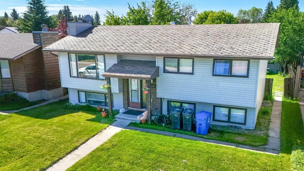 5719 60 Avenue Rocky Mountain House AB T4T1B7