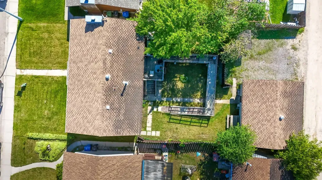 5719 60 Avenue Rocky Mountain House AB T4T1B7