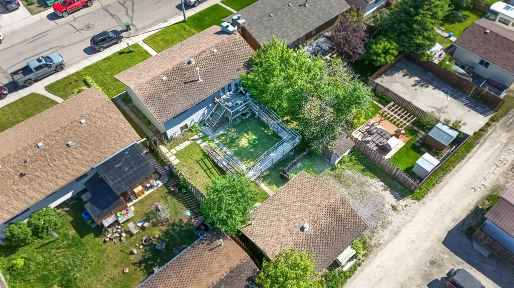 5719 60 Avenue Rocky Mountain House AB T4T1B7