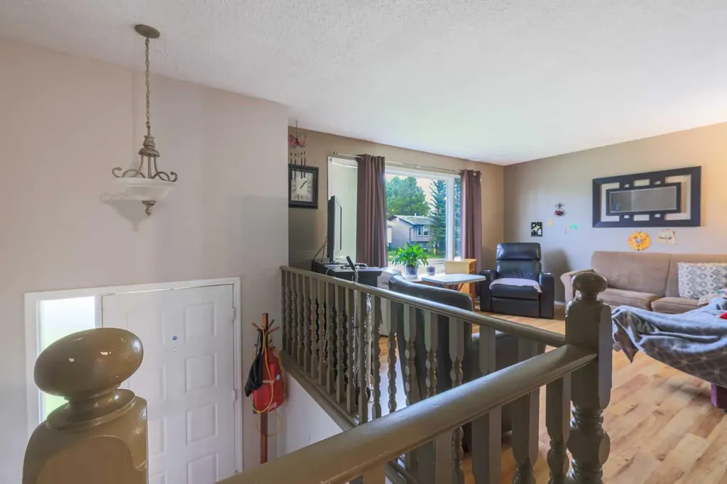 5719 60 Avenue Rocky Mountain House AB T4T1B7