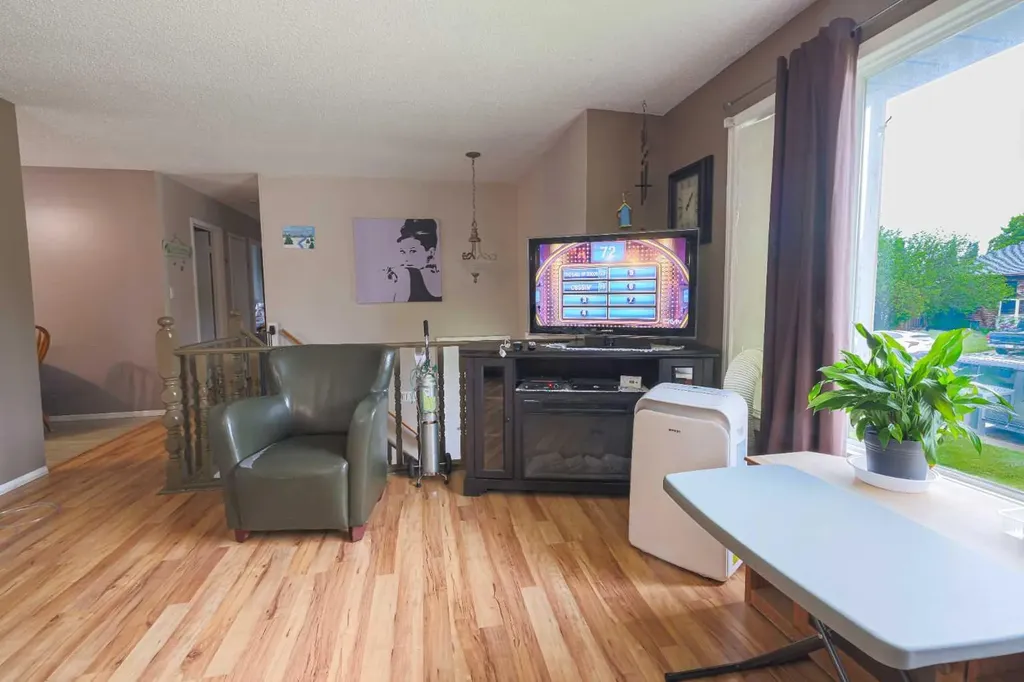 5719 60 Avenue Rocky Mountain House AB T4T1B7