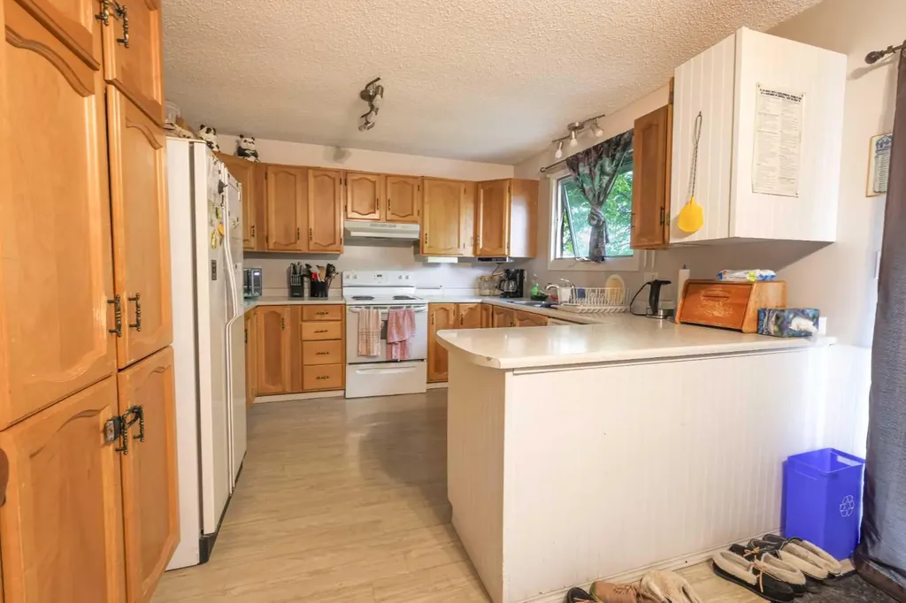 5719 60 Avenue Rocky Mountain House AB T4T1B7