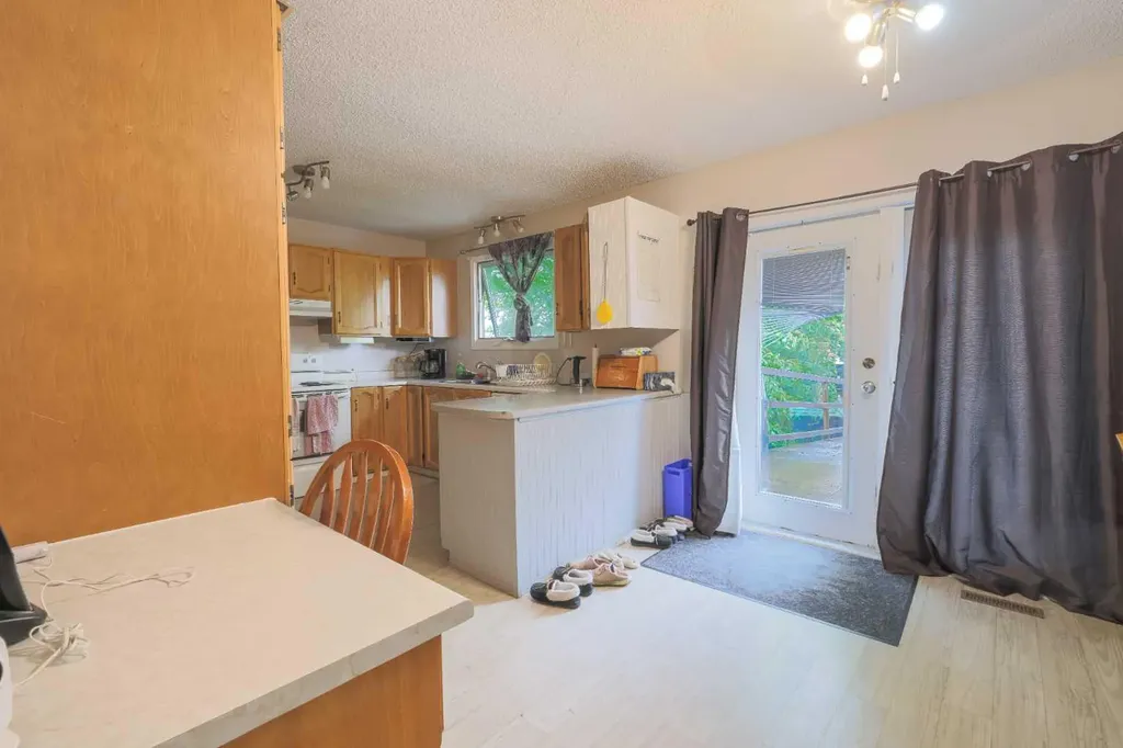 5719 60 Avenue Rocky Mountain House AB T4T1B7
