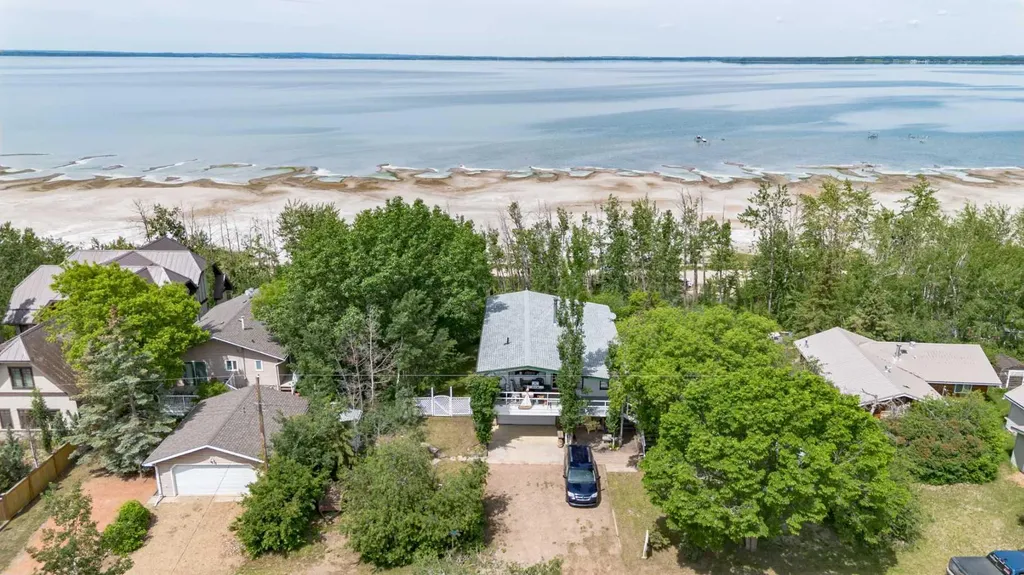 44 Lakeview Avenue White Sands AB T0C 2L0