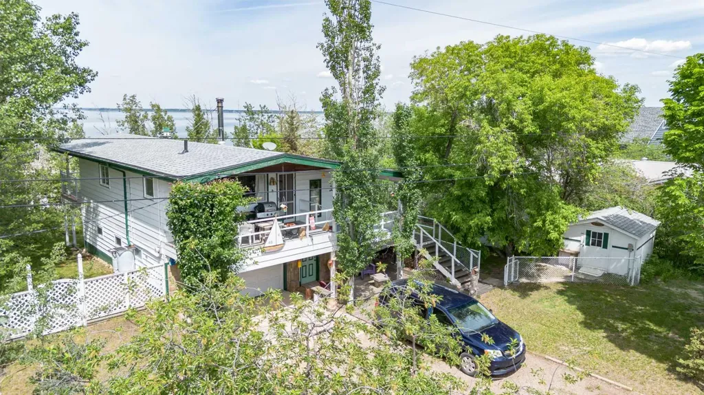44 Lakeview Avenue White Sands AB T0C 2L0