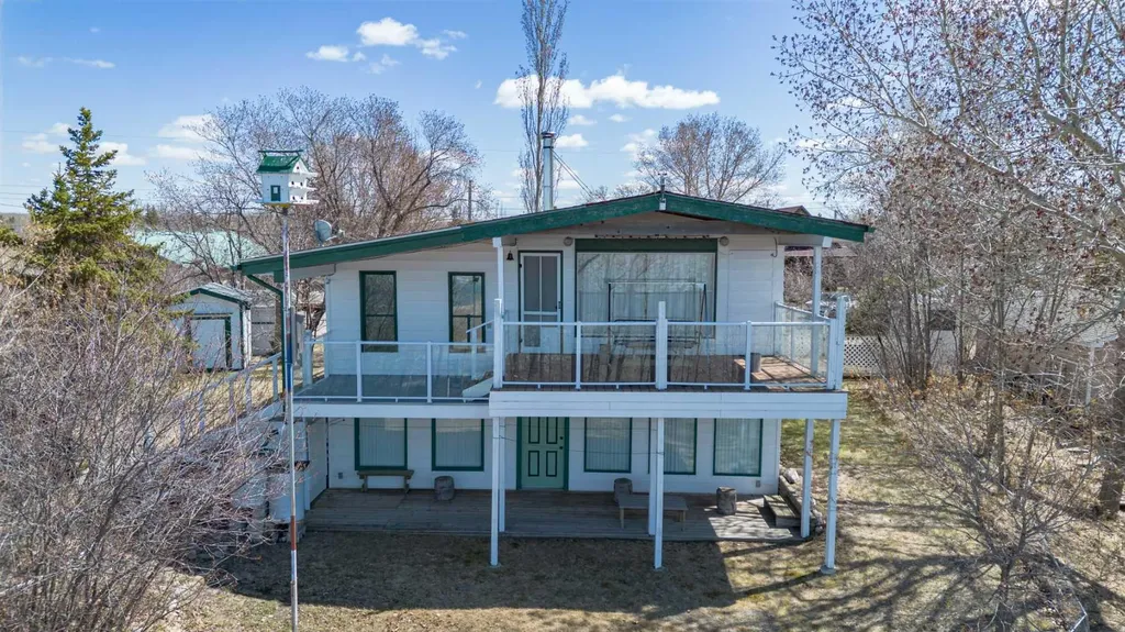 44 Lakeview Avenue White Sands AB T0C 2L0