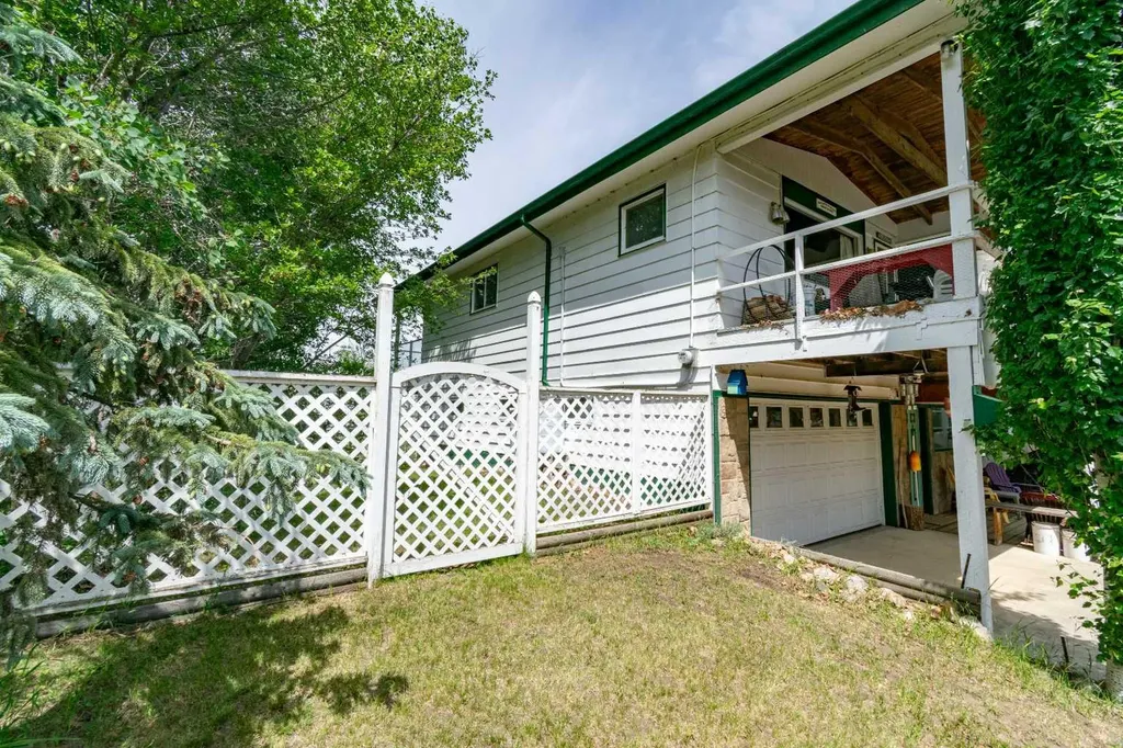 44 Lakeview Avenue White Sands AB T0C 2L0