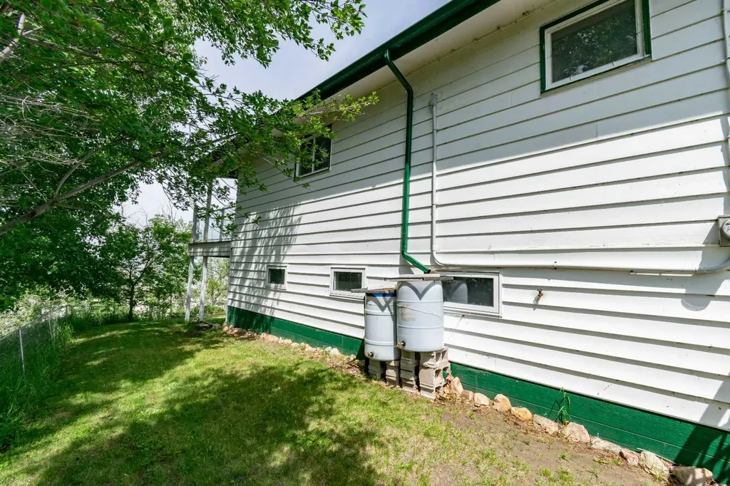 44 Lakeview Avenue White Sands AB T0C 2L0