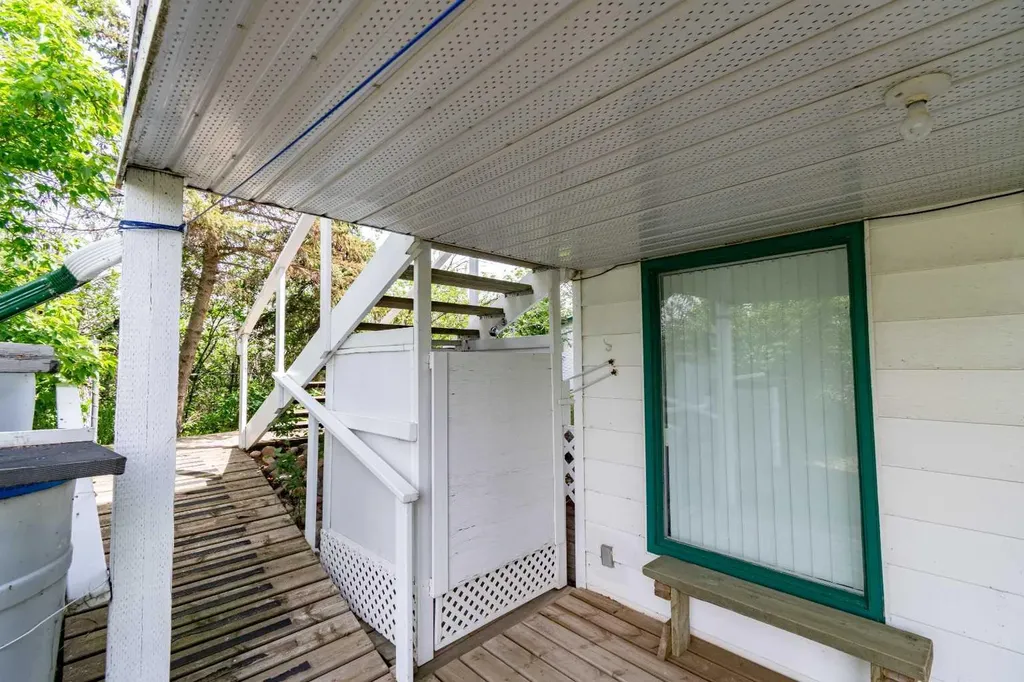 44 Lakeview Avenue White Sands AB T0C 2L0