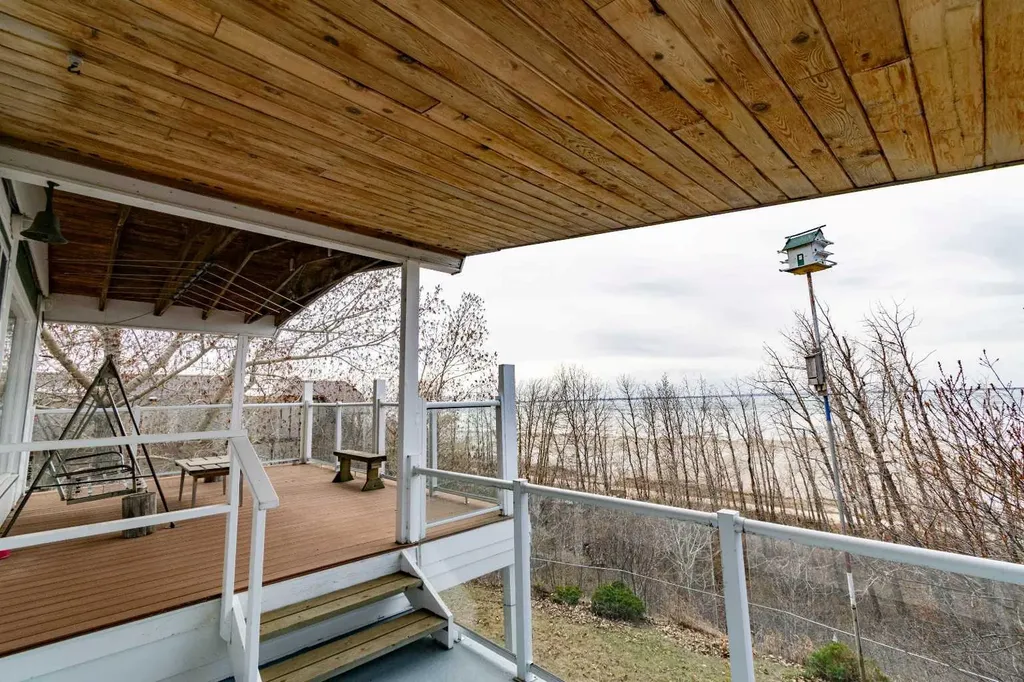 44 Lakeview Avenue White Sands AB T0C 2L0