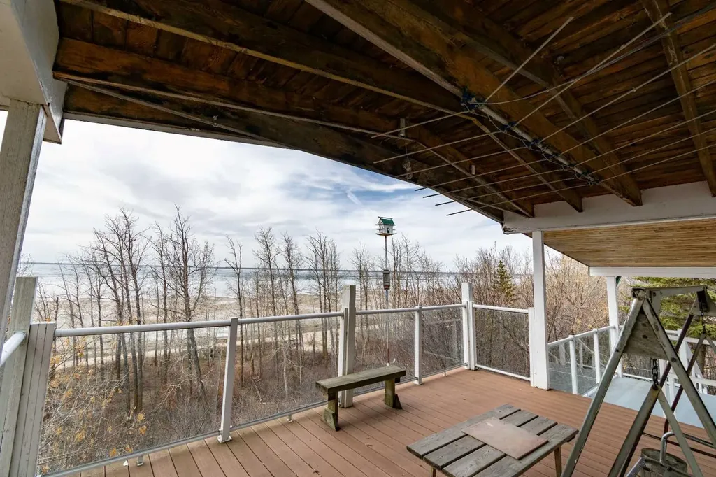 44 Lakeview Avenue White Sands AB T0C 2L0