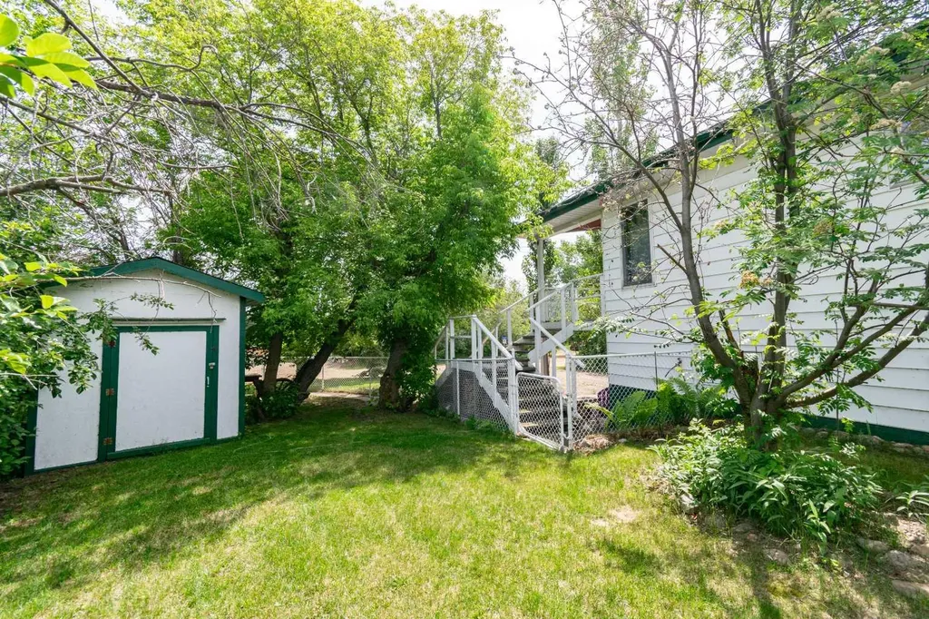 44 Lakeview Avenue White Sands AB T0C 2L0