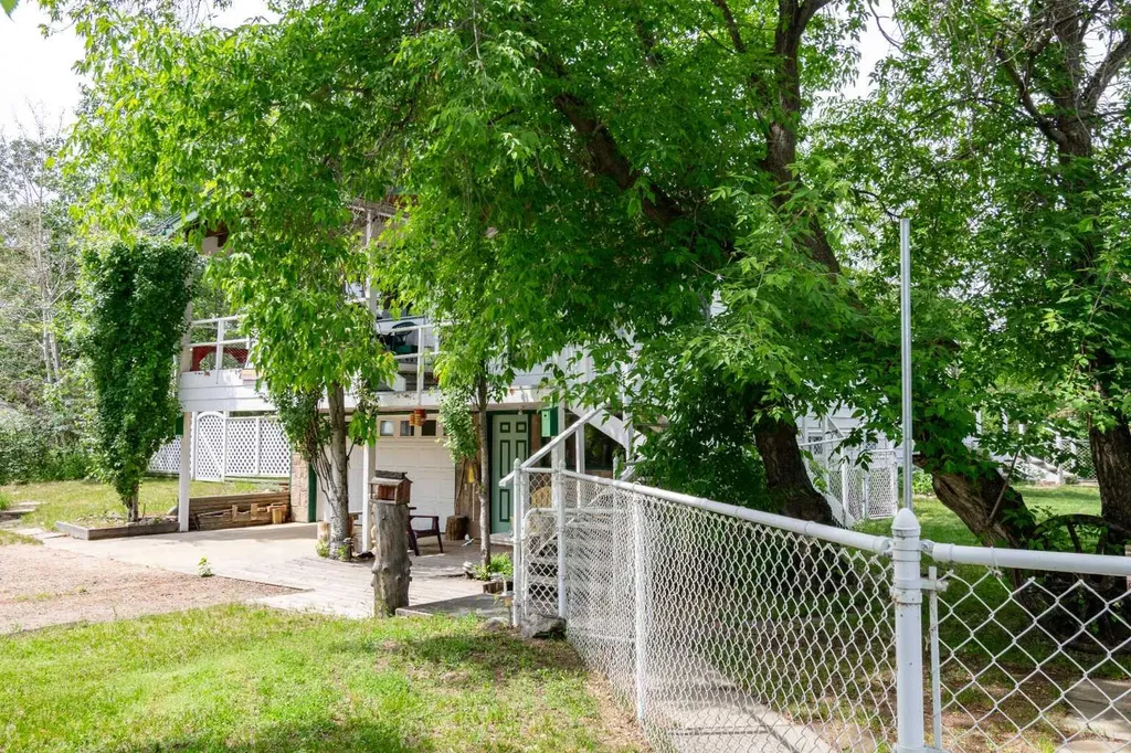 44 Lakeview Avenue White Sands AB T0C 2L0