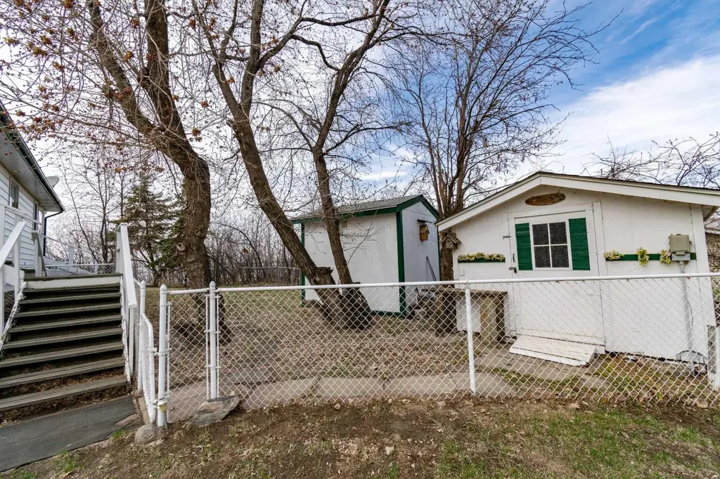 44 Lakeview Avenue White Sands AB T0C 2L0