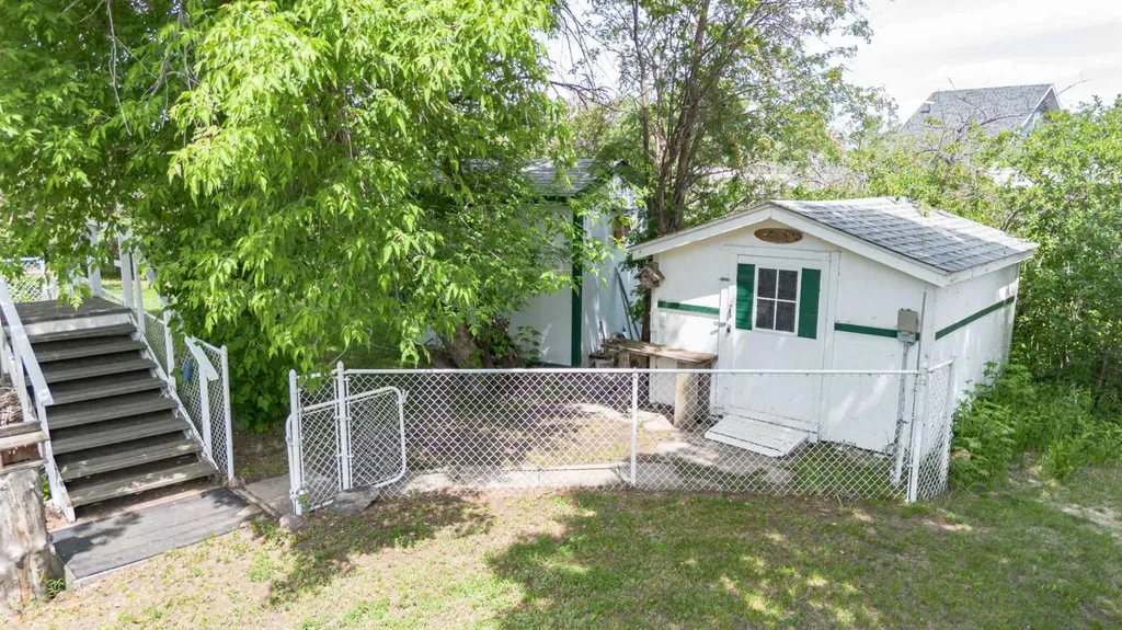 44 Lakeview Avenue White Sands AB T0C 2L0
