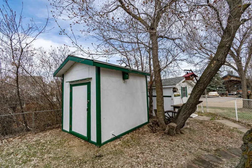 44 Lakeview Avenue White Sands AB T0C 2L0