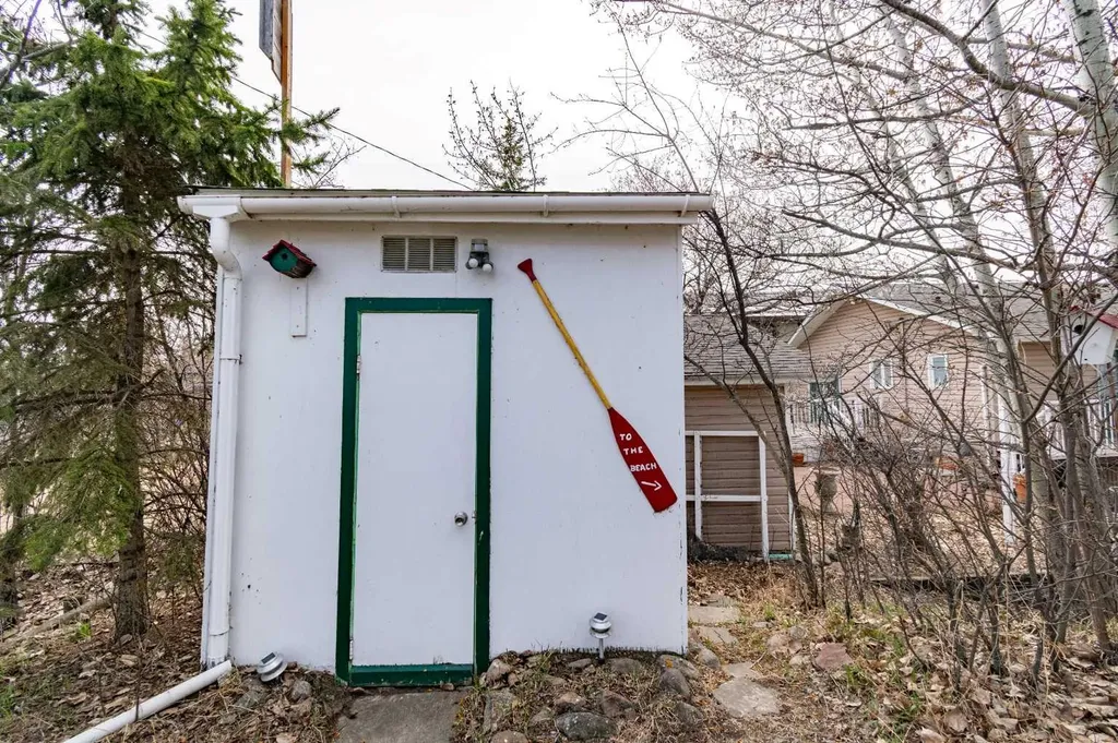 44 Lakeview Avenue White Sands AB T0C 2L0