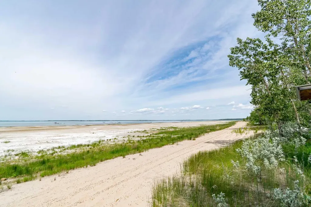 44 Lakeview Avenue White Sands AB T0C 2L0