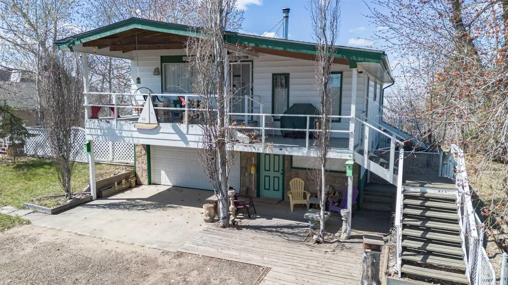 44 Lakeview Avenue White Sands AB T0C 2L0