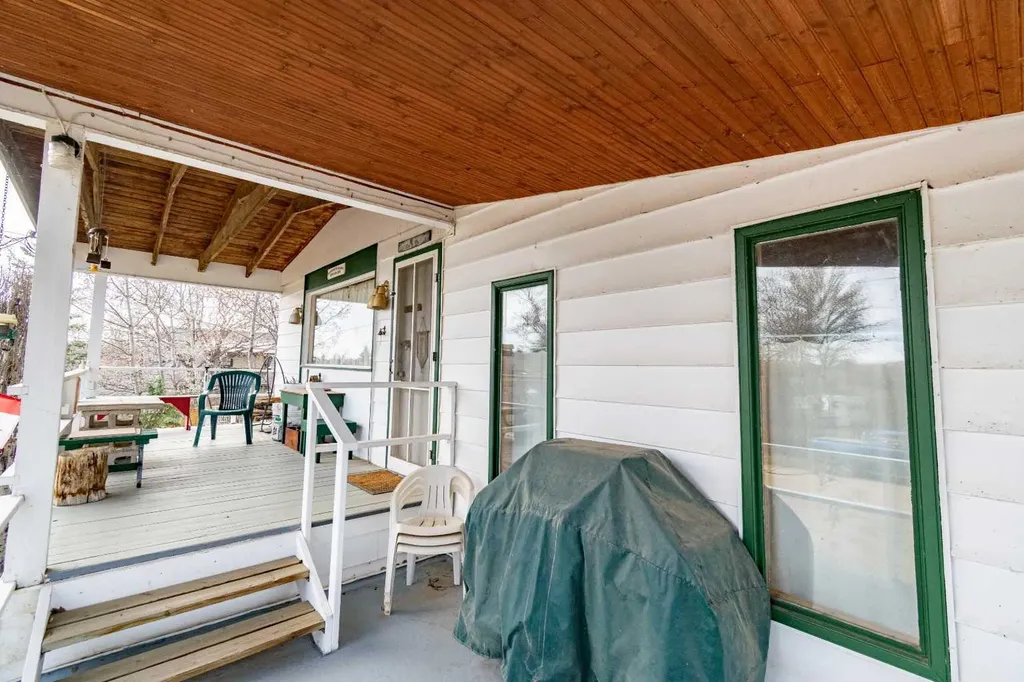 44 Lakeview Avenue White Sands AB T0C 2L0