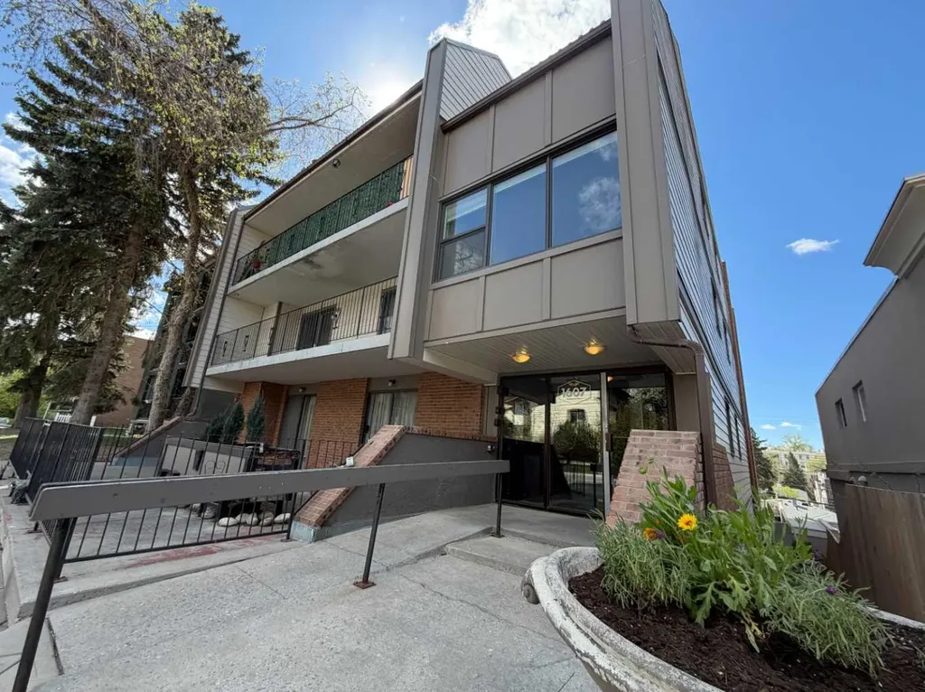 1607 26 Avenue SW Calgary AB T2T 1C7